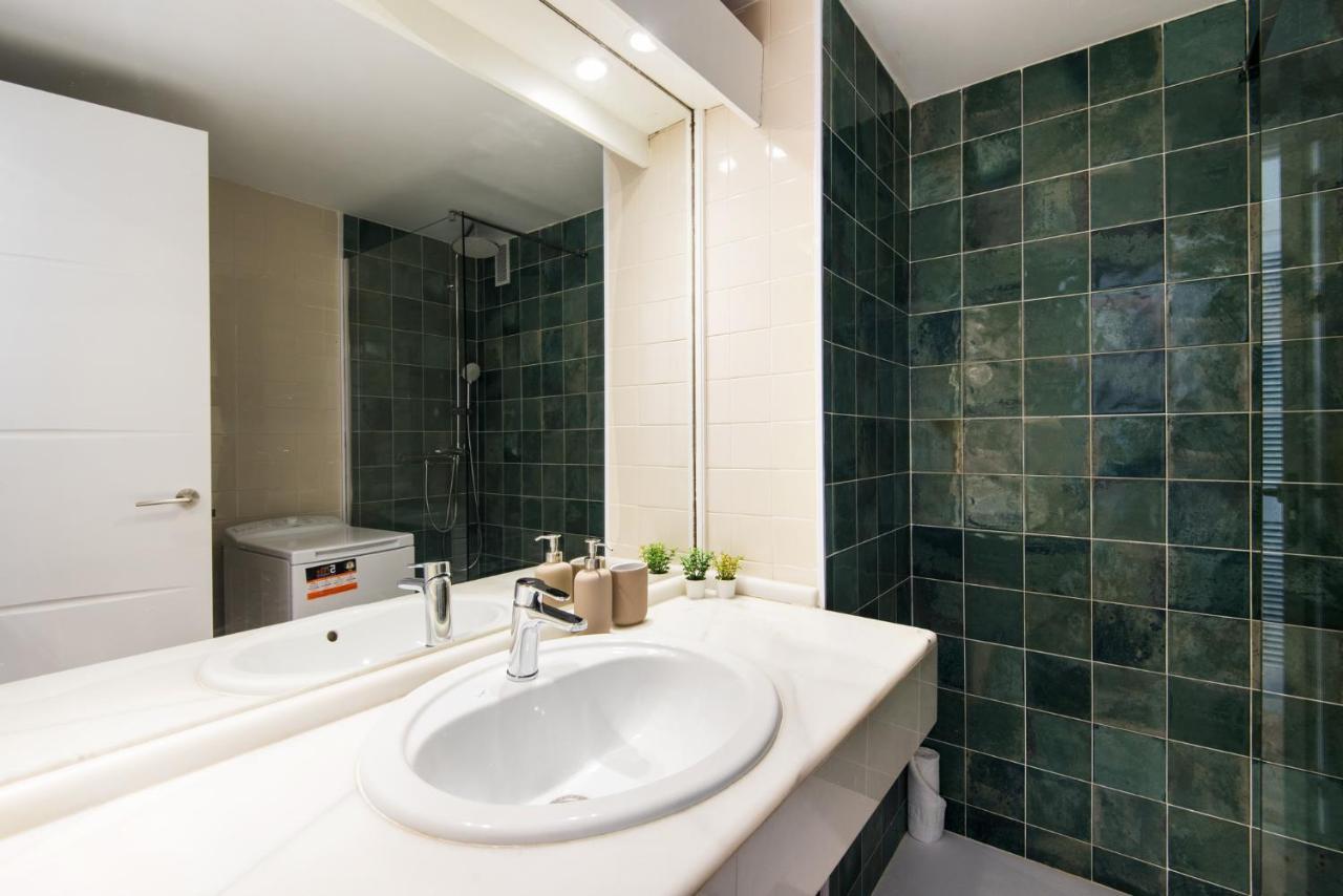 Aloha Puerto Private Apartment 1St Line Carihuela Beach Torremolinos Ngoại thất bức ảnh